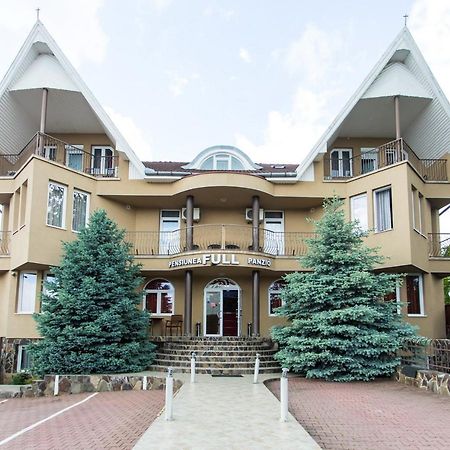 Pensiunea Full Тыргу-Муреш Экстерьер фото