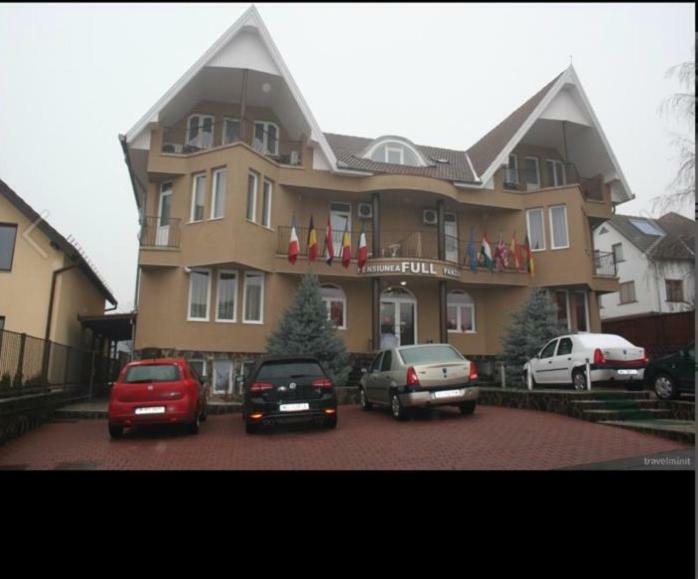 Pensiunea Full Тыргу-Муреш Экстерьер фото